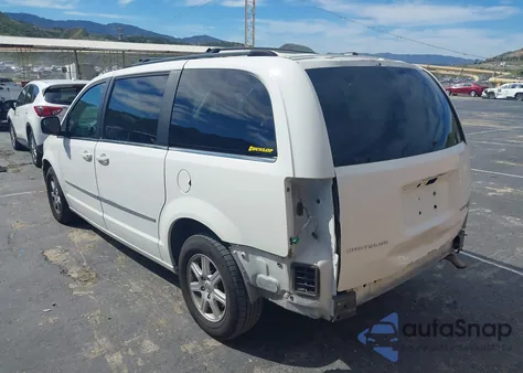 2010 Chrysler Town & Country Touring z USA, uszkodzony, nr VIN 2A4RR5D18AR198647